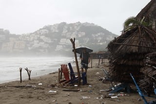 Grave. Las playas sufrieron los embistes del viento y las intensas mareas provocadas por 'Carlos'. 