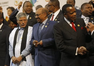 Cumbre. En la imagen se observa al presidente Al Bashir de azul que asistió la Cumbre de la UA.