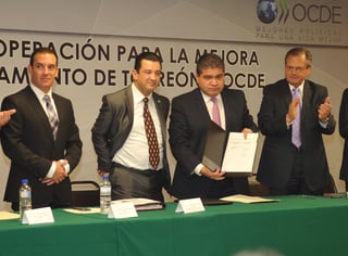 En materia de Mejora Regulatoria, la OCDE trabaja actualmente con el gobierno del Estado y ahora con el municipio de Torreón que es el primero en Coahuila y uno de los cinco a nivel nacional. (RAMÓN SOTOMAYOR)