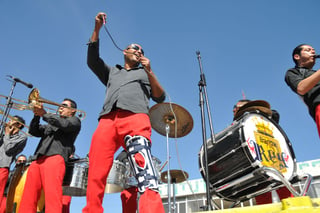  La Fiesta de la Música tuvo tal éxito que se volvió internacional, para el año 2006 se celebró en 250 ciudades de 120 países. (ARCHIVO)