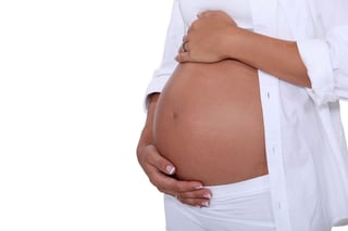 Por lo general se tiene la creencia de que panzas alargadas en embarazadas significa que las mujeres tendrán un varón, en cambio, si el estómago es redondo será una niña. (ARCHIVO)