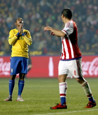 Robinho, que se fue hoy de la Copa América al marcar el único gol de Brasil en cuartos de final, se declaró inconforme con la eliminación ante Paraguay. (EFE)