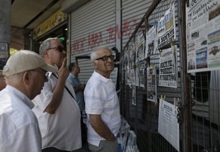 El Gobierno griego decidió imponer el corralito, según afirmó el primer ministro, Alexis Tsipras, para evitar la fuga masiva de depósitos tras la decisión del Banco Central Europeo de no elevar los préstamos de emergencia a los bancos. (EFE)