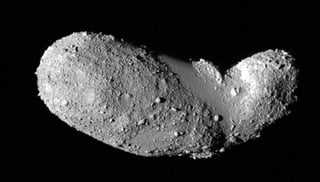 La nueva entidad se encargará de analizar partículas traídas a la Tierra desde el asteroide 25143 Itokawa por la sonda espacial Hayabusa en 2010, así como rocas recogidas en el asteroide 1999 JU3 por la Hayabusa 2. (ARCHIVO)