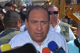 Ruben Moreira, gobernador.