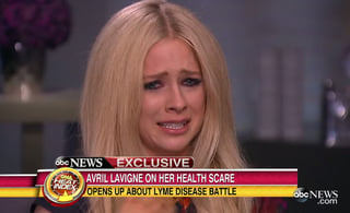 Avril Lavigne rompió en llanto al hablar de su lucha contra la enfermedad de Lyme. (YouTube)