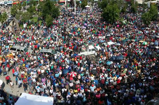 Solidaridad. En la manifestación participaron además de los líderes sindicales los alcalde de la Región Centro como los diputados locales tanto del PRI como del Partido Acción Nacional.