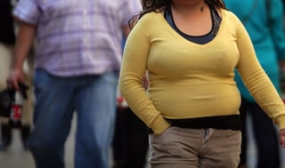 La obesidad y el sobrepeso deben ser vistos desde todos los ángulos, y no sólo el de la salud, ya que este mal afecta a niveles económico, político, cultural y social. (ARCHIVO)
