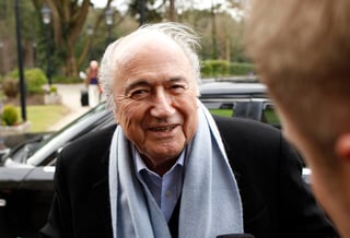 El presidente de la FIFA Joseph Blatter se deslindó de los escándalos de corrupción. (AP)
