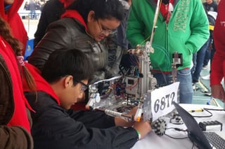 Concurso. A unos días de que se realice el foro mundial de robótica, los estudiantes continúan con su preparación. 