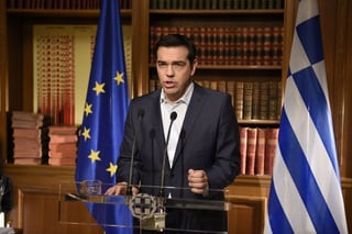 'Que todo el mundo lo entienda. Lo que está en juego no es la salida de Grecia de la eurozona, sino si bajo chantaje estábamos dispuestos a aceptar el acuerdo no sostenible que nos ofrecieron', dijo Tsipras. (EFE)