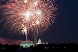 Los estadounidenses celebran con intenso júbilo el aniversario de su Declaración de Independencia. (ARCHIVO)