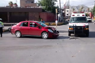 El accidente ocurrió en el bulevar Constitución y calle Acuña, de la colonia Moderna. (El Siglo de Torreón)