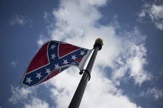 La bandera confederada se ha convertido en motivo de polémica tras el tiroteo mortal en la ciudad de Charleston, Carolina del Sur, en el que fallecieron nueve personas en una iglesia afroamericana. (EFE)