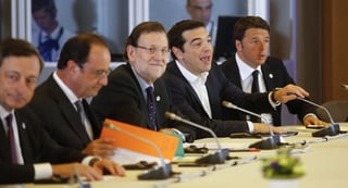 Tsipras participa hoy en la cumbre extraordinaria de líderes de la eurozona que se celebra en Bruselas para abordar la situación de Grecia. (EFE)