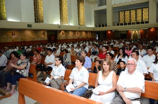 Relevancia. Con una misa,miembros de Cáritas celebraron el 25 aniversario de su fundación. (EL SIGLO DE TORREÓN)