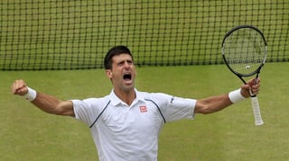 Novak Djokovic volvió a vencer a Roger Federer para conquistar su tercer título en Wimbledon. (EFE)