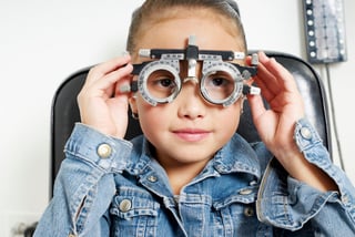 Se recomienda un examen de la vista profesional, el cual podrá determinar si existe algún defecto visual como hipermetropía, miopía y/o astigmatismo. (ARCHIVO)