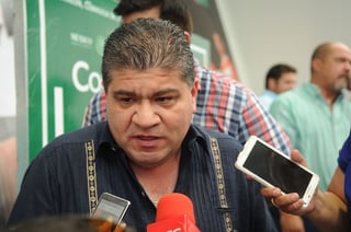 Riquelme Solís, refutó las declarciones del coordinador panista, que esta mañana en conferencia de prensa aseguró que Torreón solicitó un nuevo crédito por 50 millones de pesos. (RAMÓN SOTOMAYOR)