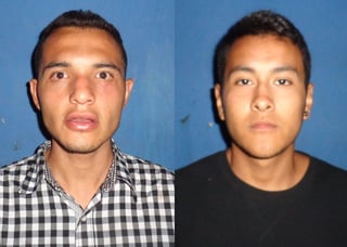 Ladrones. Agentes municipales de Torreón detienen a 2 jóvenes en flagrancia.