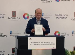 Es necesaria la reforma de la Constitución del estado' para acoplar lo establecido por la SCJN el pasado 19 de junio, que determinó la constitucionalidad del matrimonio igualitario, señaló el gobernador de Morelos.