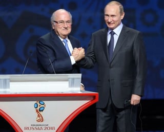 El suizo Joseph Blatter merece el premio nobel, así lo aseguró el presidente de Rusia, Vladimir Putin.