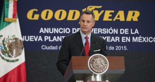 Ruedan.  El presidente y director ejecutivo de Goodyear, Richard Kramer anunció en abril sobre la megainversión en San Luis Potosí.