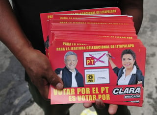 Candidatura. El Partido del Trabajo señaló que para 2018 impulsará nuevamente la candidatura de López Obrador.