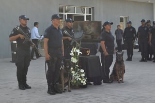 Emotiva. Ayer se realizó la ceremonia para despedir al primer perro del Escuadrón Canino de la DSPM, Hunter. (EL SIGLO DE TORREÓN)