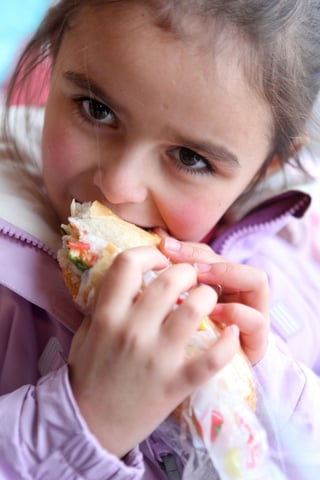 Los infantes son los más vulnerables al desarrollo de alergias, por la ingesta de determinados alimentos que pueden ocasionar diversas reacciones adversas. (ARCHIVO)