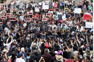 Justicia. Para exigir justicia por el asesinato del fotoperiodista Rubén Espinosa Becerril, periodistas, fotógrafos y activistas de Veracruz y de la Ciudad de México protestan en el Ángel de la Independencia. (Agencia Reforma)