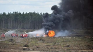 La aeronave se incendió al impactarse contra el suelo. 