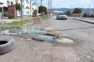 Compromiso. El alcalde Miguel Riquelme se comprometió a mejorar las condiciones del pavimento en colonias del sur de la ciudad. (Fernando Compeán)