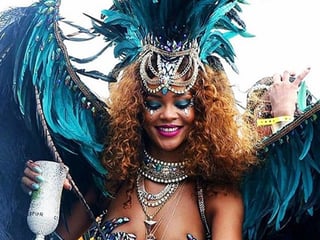 Rihanna dejó poco a la imaginación en el Carnaval de Barbados. (ESPECIAL)