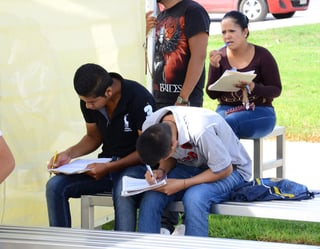 Juventud. La mitad del personal desocupado en México son jóvenes, mientras que en Torreón es un 60 por ciento. (ARCHIVO)