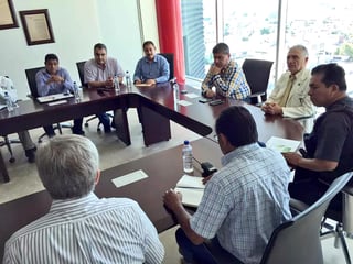 Coordinación.- Miembros del Club Rotario de Torreón se reunieron con el alcalde Miguel Riquelme para trabajar coordinadamente. (CORTESÍA)