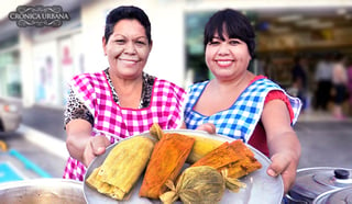 Para Rosy y Luly no es necesario poner ningún anuncio, pues su producto se agota todos los días, y por sus limpios y coloridos mandiles azul y rojo, característicos de la mujer mexicana hogareña, son bien distinguidas por sus clientes. (ARCHIVO)