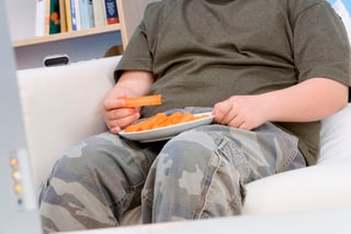 La prevalencia de obesidad entre los menores estadounidenses es 4.5 % más alta en Estados Unidos que en el vecino país, diferencia que no existía cuatro décadas atrás. (ARCHIVO)