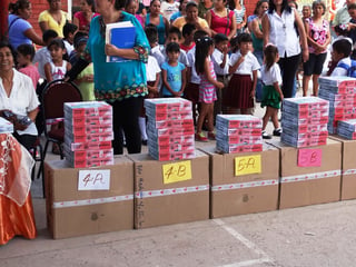 Útiles. En Madero, como en otros municipios  del Estado se entregaron paquetes de útiles.