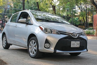 Manejo dinámico. El nuevo Toyota Yaris, es un digno representante que defiende el estandarte de un manejo dinámico y seguro, con el plus de contar con un rendimiento de combustible que protege el bolsillo del consumidor.