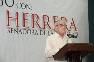 Brinda su apoyo. El empresario gomezpalatino Carlos Herrera,  promulgó su apoyo a las aspiraciones políticas de Leticia Herrera. (EL SIGLO DE TORREÓN)