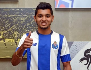  Jesús “Tecatito” Corona firmó contrato con el Porto, jugará al lado de Héctor Herrera. (Especial)