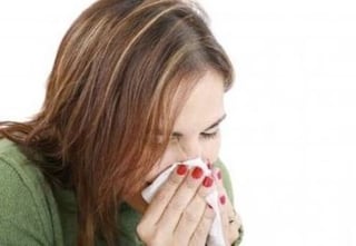 Un estudio realizado por investigadores de la Universidad de California sugiere que no dormir el tiempo suficiente aumenta el riesgo de padecer un resfriado.