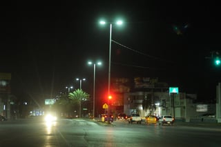 Recomendaciones. Municipio supervisa las nuevas lámparas LED que empezó a entregar la concesionaria del alumbrado. (ARCHIVO)