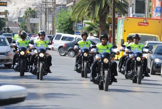 Ya entregaron las Harley Davidson. Policías Viales de Torreón recibieron 19 nuevas  motocicletas de esta marca,  además de 5 patrullas que cuentan con equipo de video-cámaras. (JESÚS GALINDO)