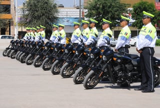 Equipamiento. Policías viales reforzarán vigilancia en la ciudad con las nuevas motocicletas Harley-Davidson y las patrullas equipadas con videocámaras para operativos especiales. (Jesús Galindo)
