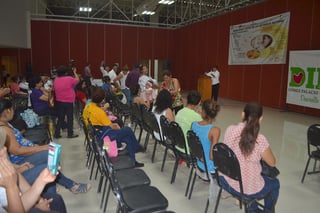 Conferencia. Ayer se dio una plática de lactancia materna en la Expo Feria de Gómez Palacio. (ANGÉLICA SANDOVAL)