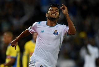 ''Tecatito'' Corona debutó como goleador del Porto. (TWITTER)