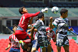 Un duelo disputado de principio a fin en el dos veces mundialista Estadio Azteca, fue el que protagonizaron los jovencitos.