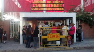 Hoy por la mañana el plantel fue tomado por madres y padres de familia en demanda a la presencia de un maestro. (El Siglo de Torreón)